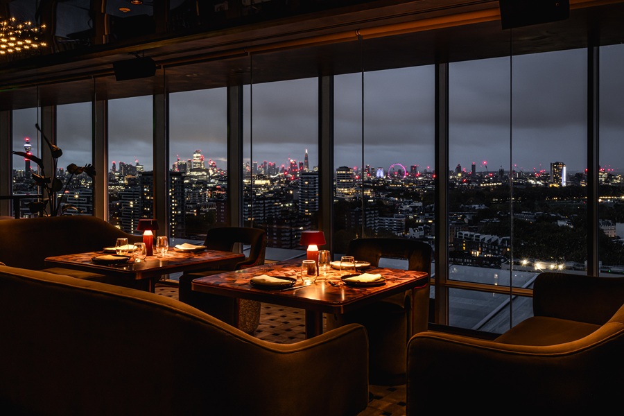 The skyline view of London at night from Ce La Vi in Paddington Square