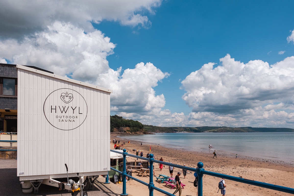 HWYL Sauna at Saundersfoot beach, with the beach in the background on a clear day.