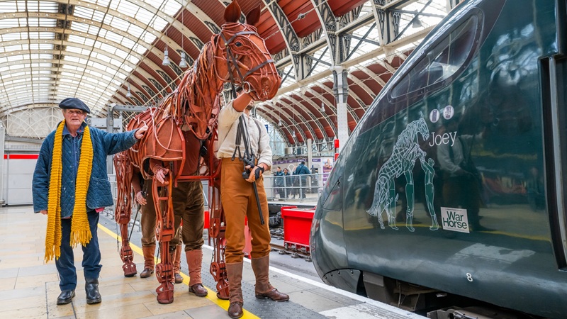 Michael Morpurgo leads Joey, the astonishing life-size star of the National Theatre's production of War Horse, alongside a GWR train named in their honour