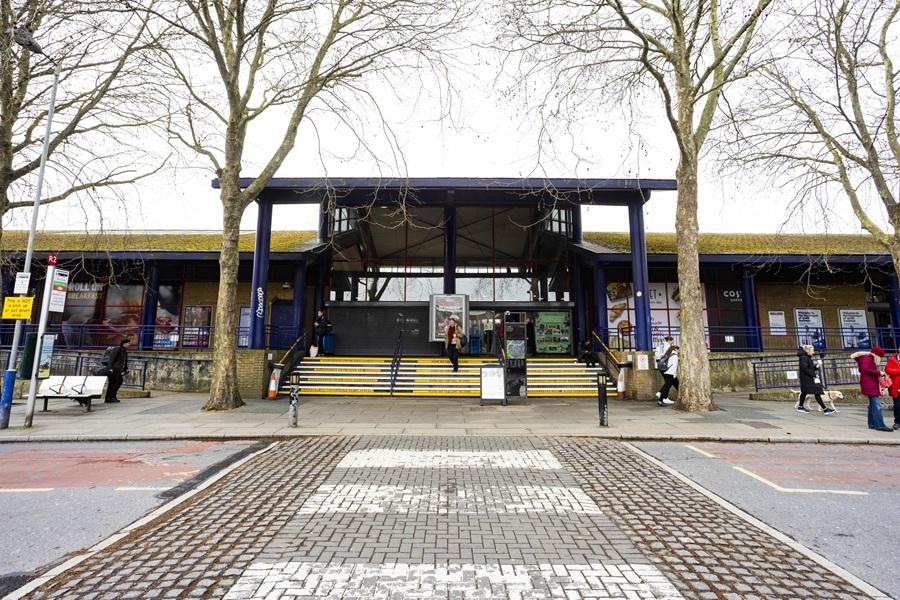 Exterior of Oxford station