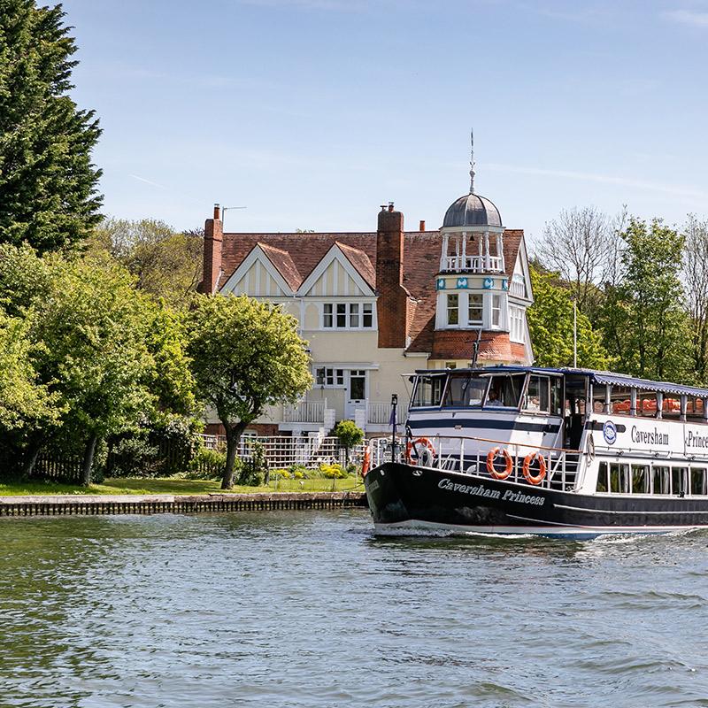 Thames river cruise in Reading